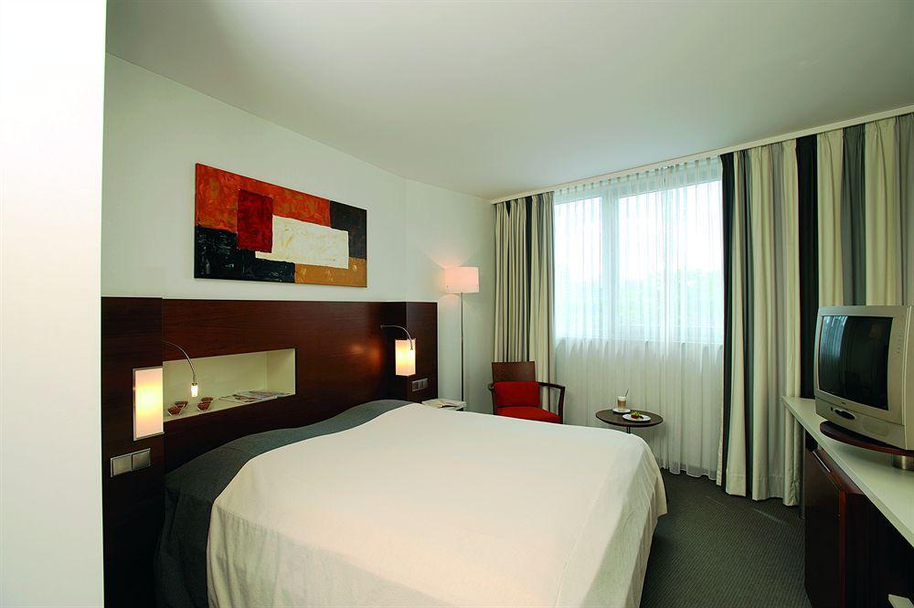 Nh Frankfurt Niederrad Hotel Frankfurt am Main Room photo